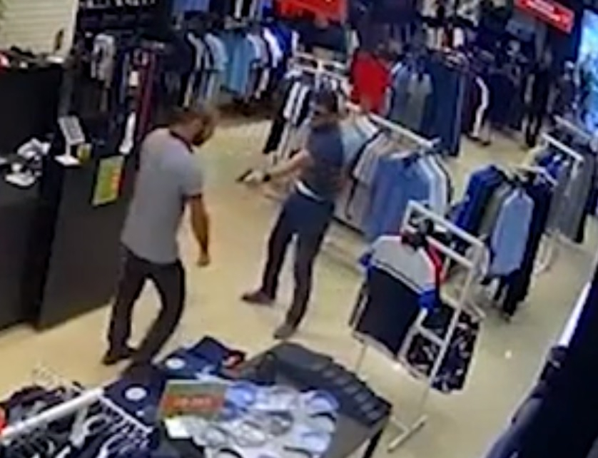 ВИДЕО с разстрел в магазин шокира мрежата