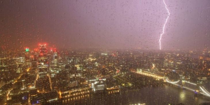 Внимание! „Met Office” издаде предупреждение за „Опасност за живота“ на Острова (СНИМКА)
