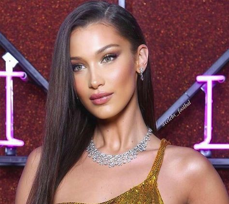 Ослепителната Бела Хадид подлуди всички мъже с тези горещи СНИМКИ (18+), на които е само по...