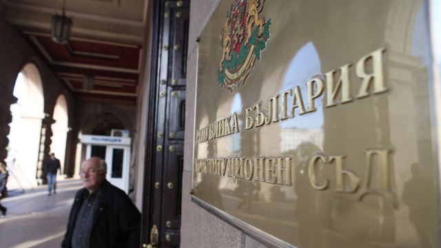 Конституционният съд реши: Граждани нямат право да обжалват поскъпването ток, вода и парно
