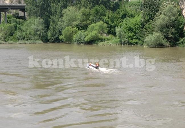 Oще тъpcят изчезналия във водите на Иcкъp спелеолог Петър Христов (СНИМКИ)
