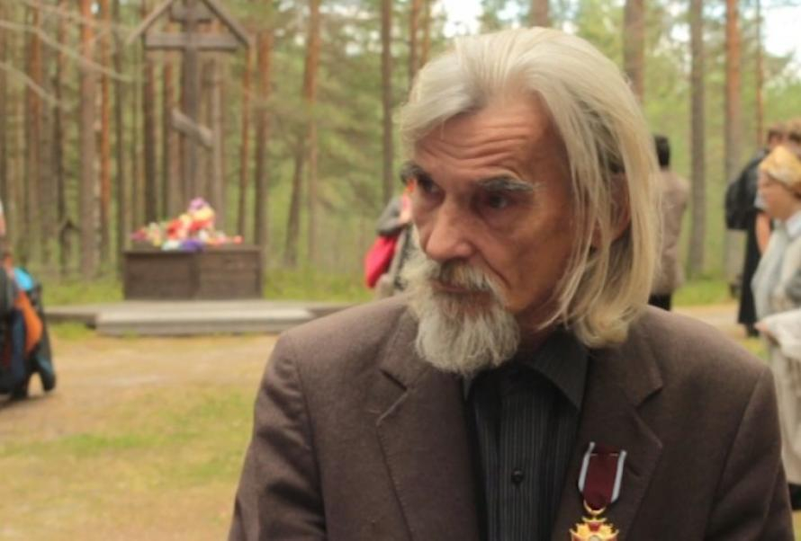 Експерт по варварствата на Сталин обвинен в секс насилие срещу малолетна