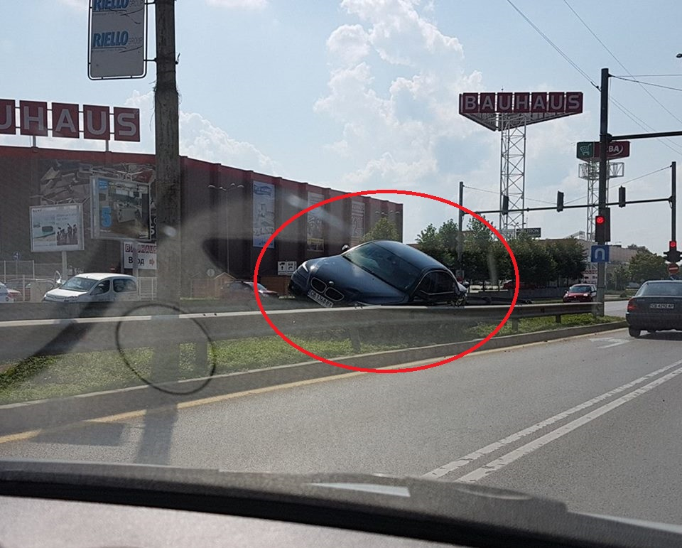 Само в БЛИЦ! Софиянци се дивят на мелето, което тузарско БМВ спретна, и се питат само едно: Как стана това? (СНИМКИ/ВИДЕО)
