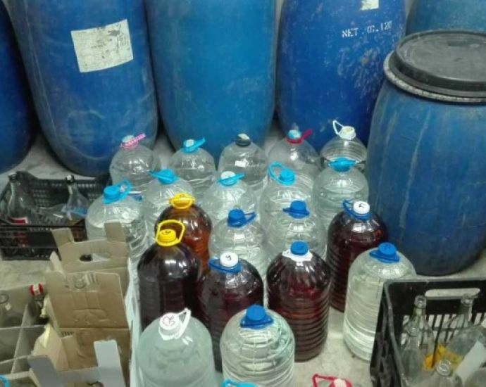Митничари тарашиха стаите на хотел в Равда, тръгнаха към тоалетните и намериха каква смъртоносно гнусна опасност е дебнела клиентите! (СНИМКА)