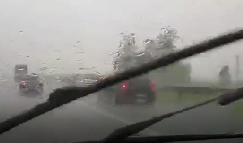 На "Тракия" е ад, огромни количества вода се изливат над аутобана (ВИДЕО)