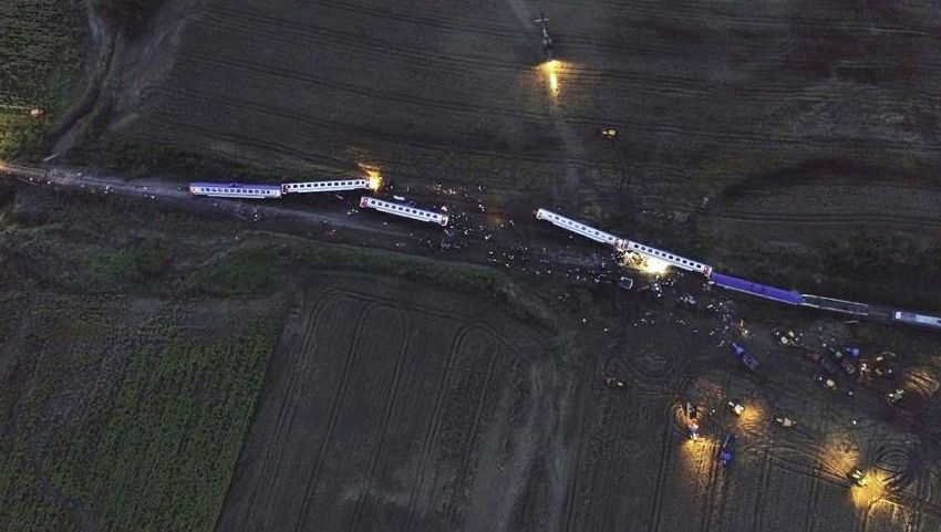Турското транспортно министерство посочи причината за кървавата влакова трагедия в Текирдаг (СНИМКИ/ВИДЕО)
