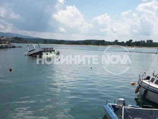 Първи СНИМКИ от паниката на Южния плаж в Китен, при която почиващите бягаха от морето, а на децата беше забранено да доближават водата
