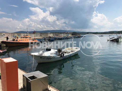 Първи СНИМКИ от паниката на Южния плаж в Китен, при която почиващите бягаха от морето, а на децата беше забранено да доближават водата