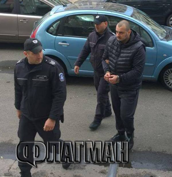 Зрелищен екшън в паспортната служба в Бургас