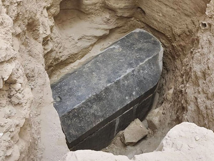 Невероятна находка в Египет! Откриха най-големият в историята саркофаг, а до него бяла глава от...  (СНИМКИ/ВИДЕО)