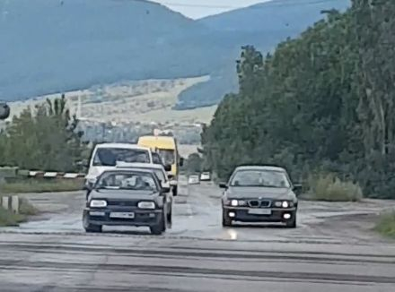 Само в БЛИЦ! Уловиха на ВИДЕО нагли джигити, чиято постъпка застраши живота на десетки