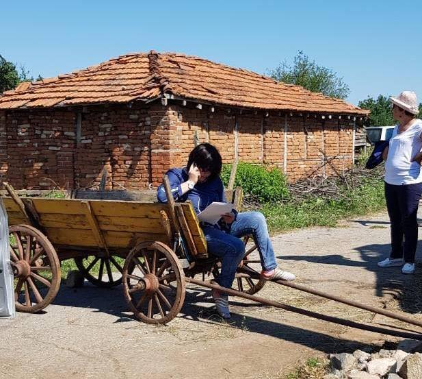 И Корнелия Нинова се включи в живата верига пред дома на баба Дора!