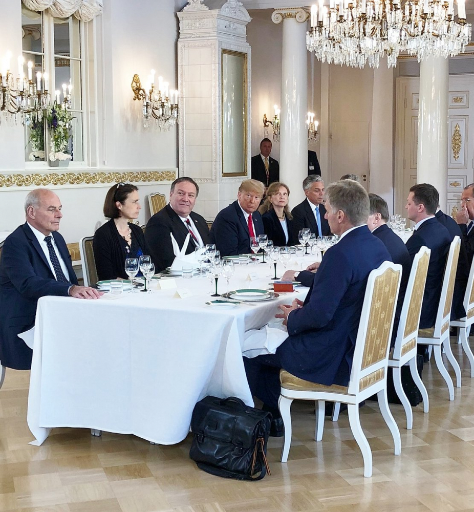 Двучасовата среща на четири очи между Путин и Тръмп приключи, а американският лидер отсече, че... (СНИМКА/ВИДЕО)