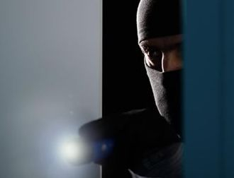 8 прости трикчета, с които ще разберете дали в дома ви са влизали неканени гости