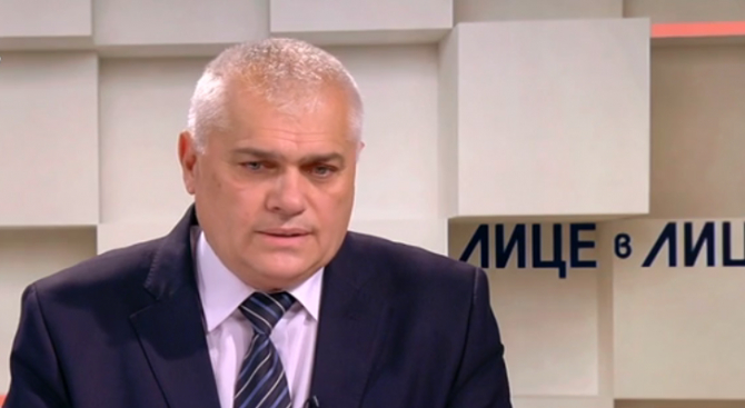 Министър Радев: Както дойдоха мигрантите през границата, така и чумата влиза! Трябваше да има евтаназия!