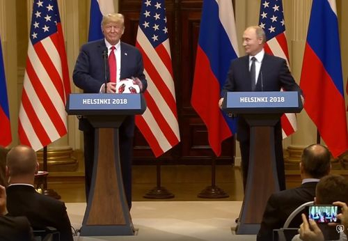 Футболни закачки: Путин подари топка на Тръмп, той я прехвърли на… (СНИМКИ/ВИДЕО)