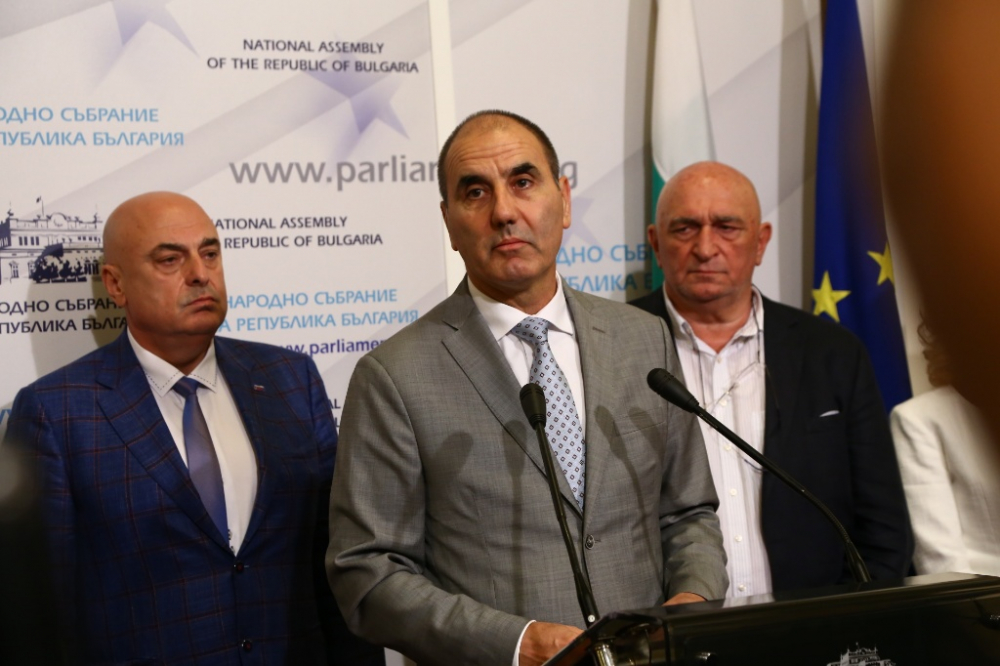 Цветанов с горещи подробности за рокадите на министри в правителството