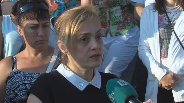 Родителите скочиха да бранят училищната директорка, която отказа да записва ромски деца