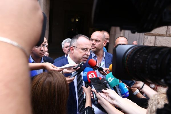 От последните минути: Приключи протестът на животновъдите, ето какво се разбраха с властта! (СНИМКИ)
