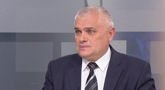 Министър Радев: За първи път се случва в Европа да има такава чума! От север иде и друга опасност