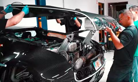 Така се сменя маслото на Veyron (ВИДЕО)