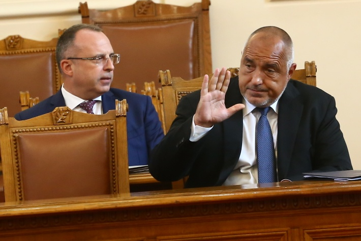 Източник от ГЕРБ огласи данни от доклад, предаден на Борисов, колко повече депутати ще има партията му на новите избори