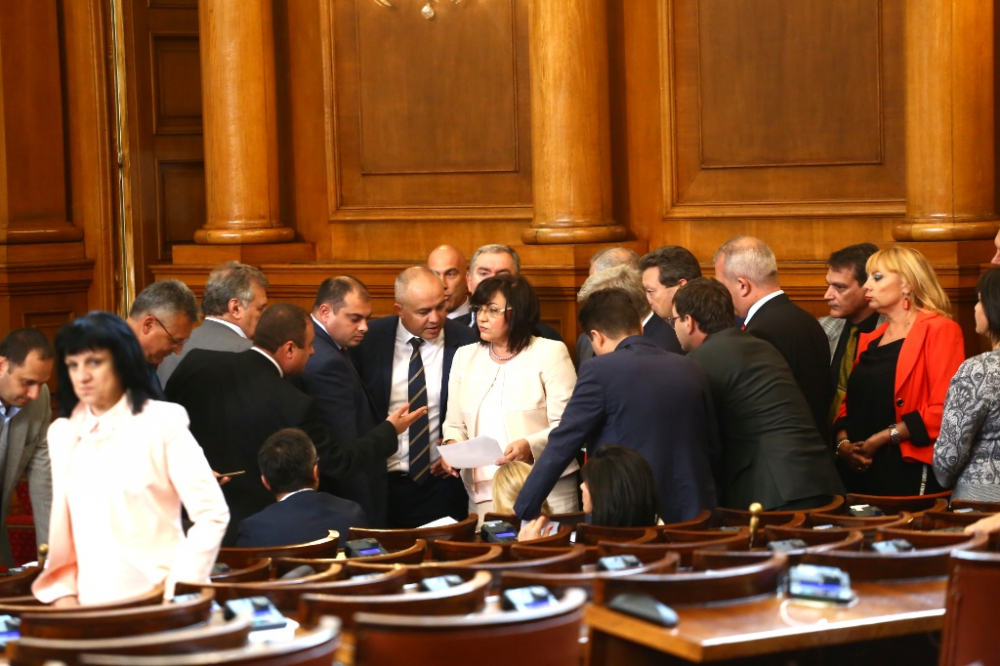 Разбра се кои са най-бъбривите депутати и от коя партия е рекордьорът 