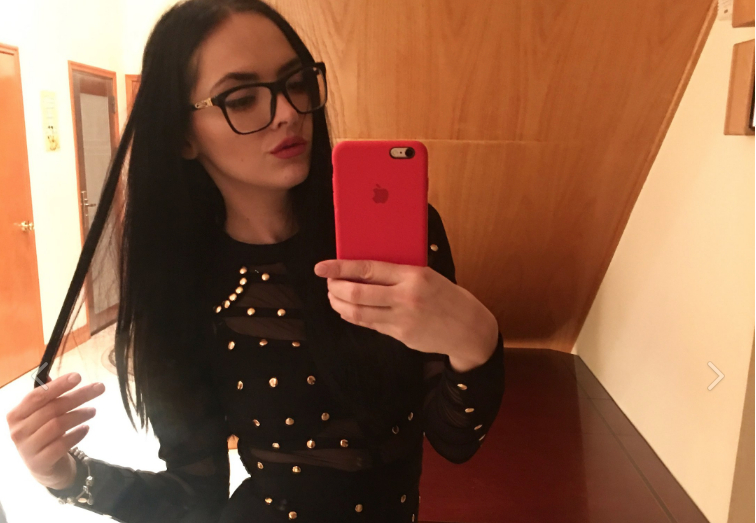 Секси рускиня и мъжът й организираха мащабна схема с проститутки в Ню Йорк (СНИМКА)