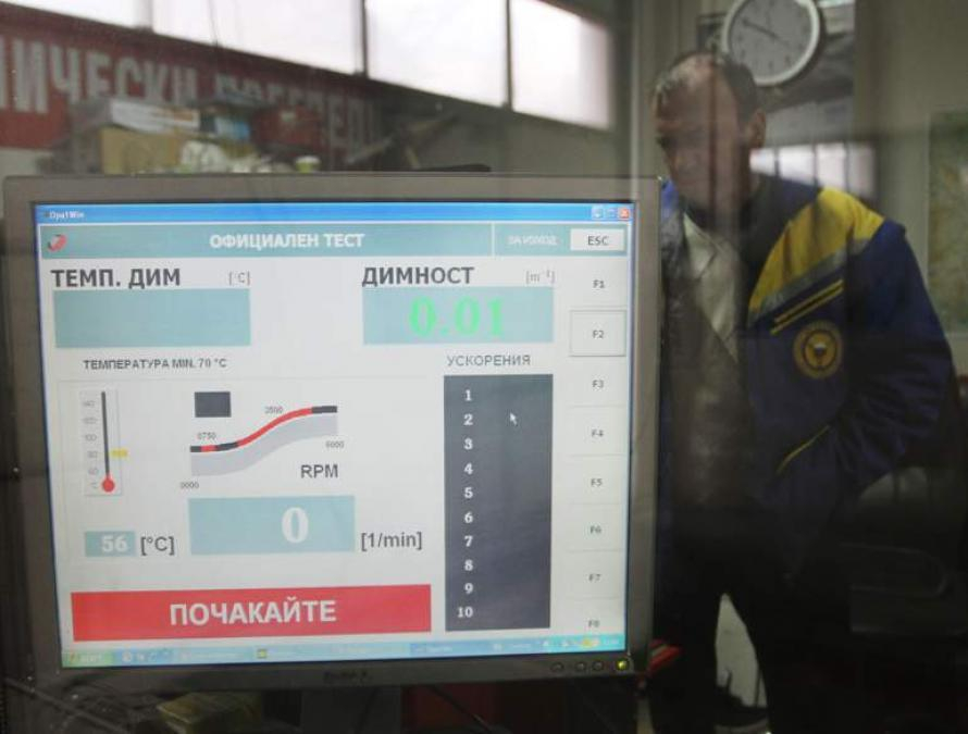 Нов закон удря жестоко шофьорите на стари автомобили!