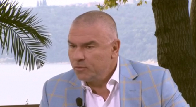 Марешки се репчи на Нинова: Снимките й с козички и каручки не помогнаха с нищо