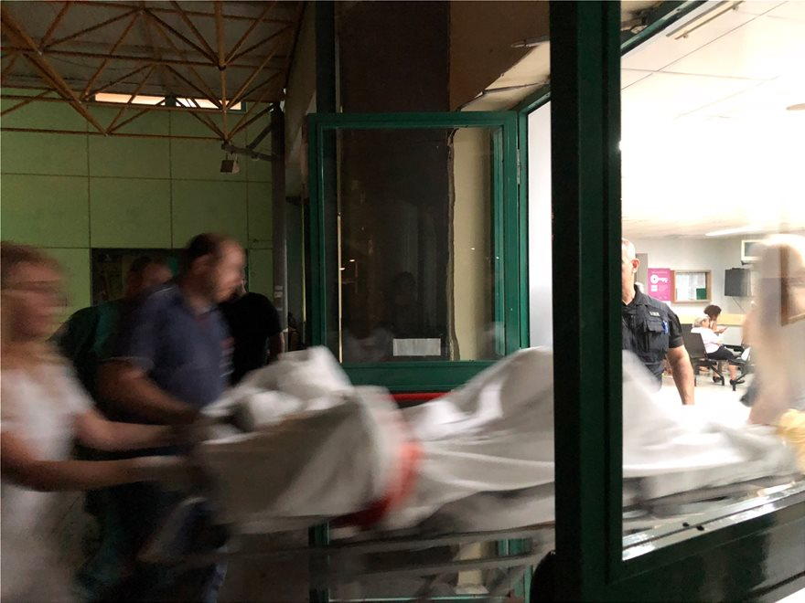 Фоторепортер за ужаса в Гърция: Купчини овъглени трупове на хора се виждат само на 15 метра от морето (СНИМКИ/ВИДЕО 18+) 