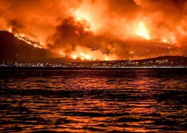 Само в БЛИЦ! Това ли е доказателството, че пожарите в Гърция са предизвикани умишлено от... (СНИМКИ)