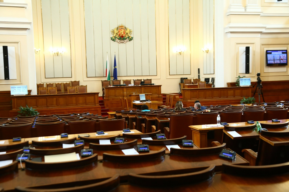Искат оставката на депутата Йордан Апостолов заради побой