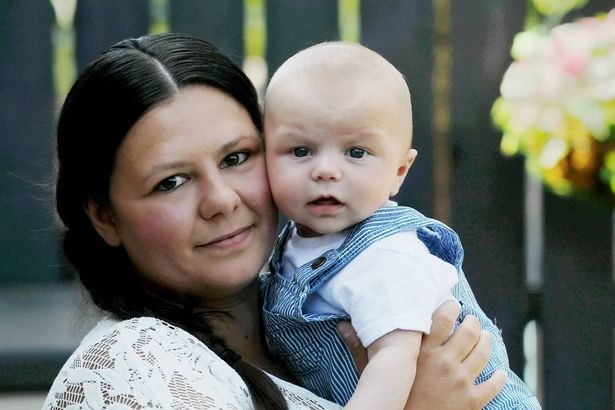 Горда майка на 3-месечно бебе сензационно: Синът ми вече може да говори! (ВИДЕО)