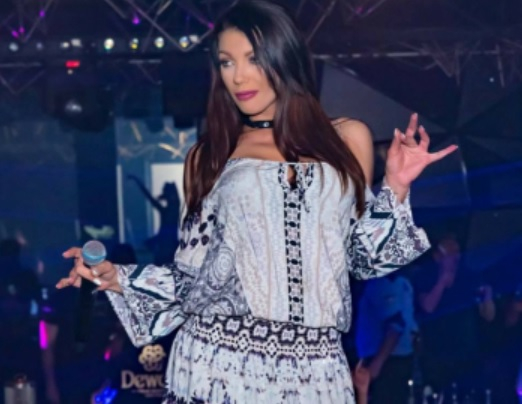 Само в "ШОУ"! Мъжемелачката Емануела пробва да разбие пореден брак, но пак остана на сухо 