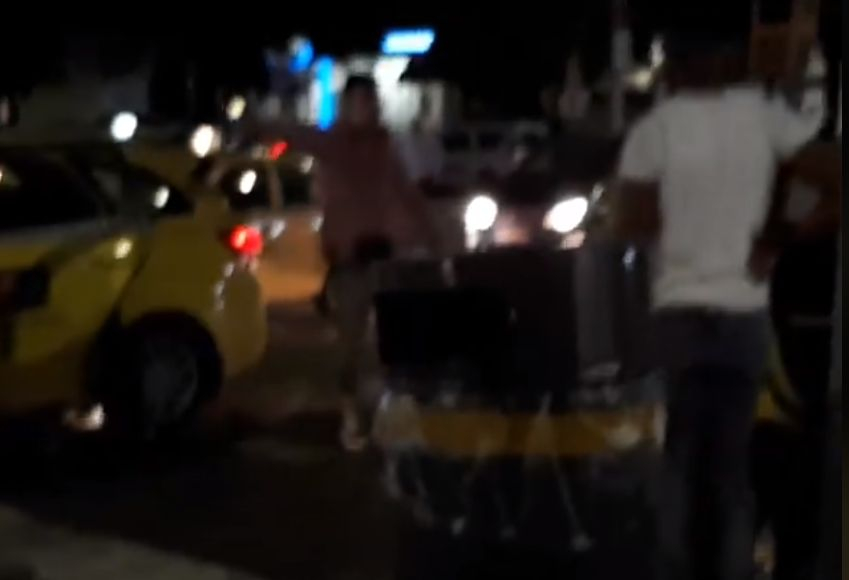 Само в БЛИЦ! Жестоко мистериозно меле с чужденец и такси в центъра на София (ВИДЕО)