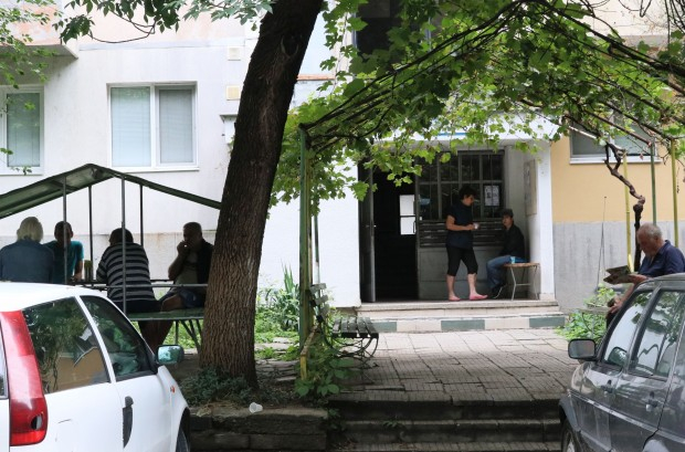 От първо лице: Съседи разказват за стрелбата по охранителя в Пловдив (СНИМКИ)