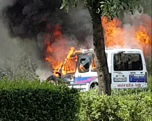Туристите в Слънчев бряг изтръпнаха! Пожарна хвърчи заради огнено зрелище (ВИДЕО)