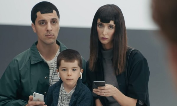 Samsung се изгаври брутално с функциите на iPhone (ВИДЕО)