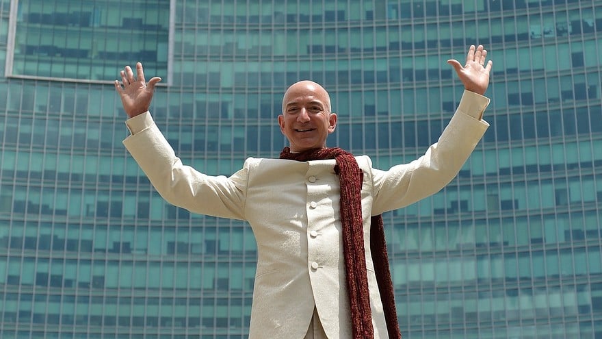 Историята на Джеф Безос и как превърна Amazon в глобален лидер
