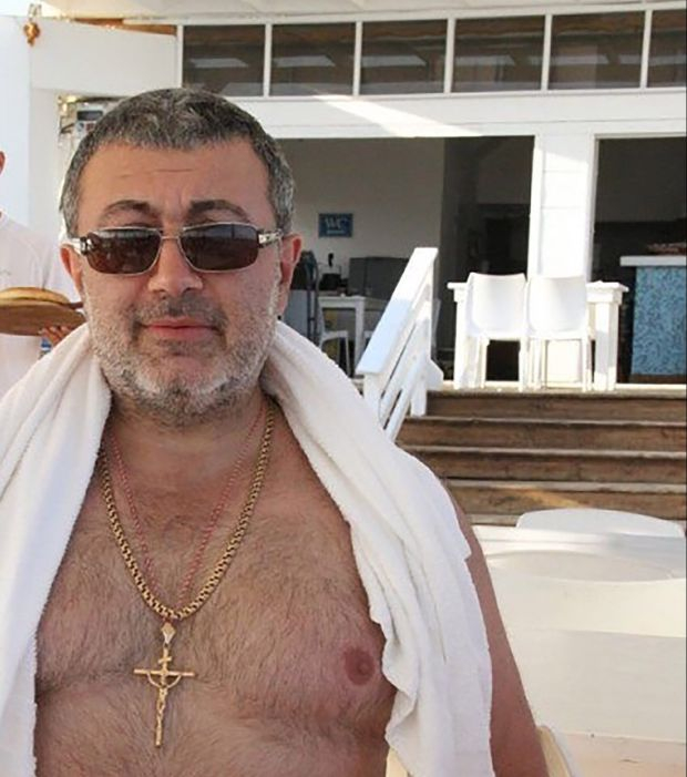 Ново 20: Бащата, който бе заклан от дъщерите си заради секс гаври, се оказа мафиотски бос 