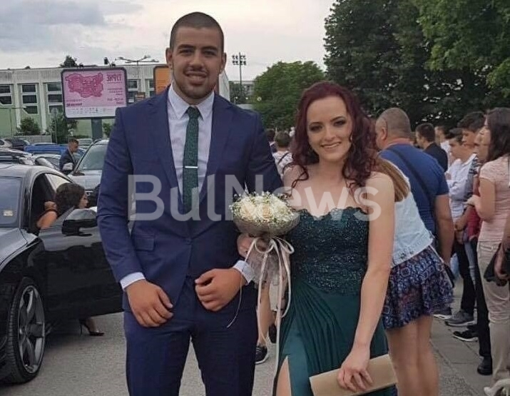Жестока катастрофа край Враца! "Сеат" се обърна на пътя, пожарникари вадят пострадалите младежи (СНИМКИ 18+) 