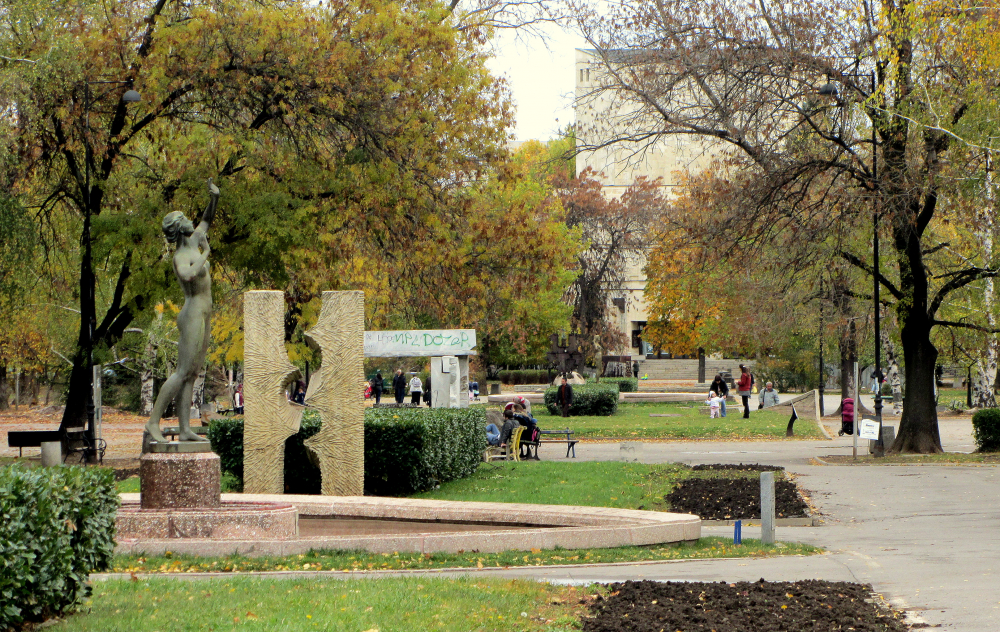 Ако минавате  през парка  „Заимов”,  погледнете вдясно ...