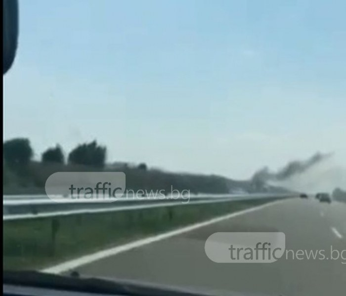 Ужас на AM "Тракия"! Пламъци изпепеляват автомобил, камион се е преобърнал с колелата нагоре (СНИМКИ/ВИДЕО)