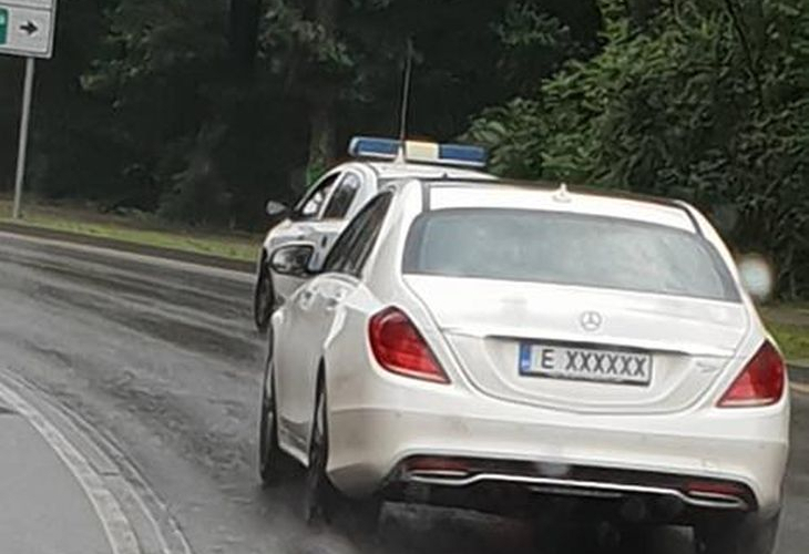 Фото бомбата на БЛИЦ е разкрита! Ето кой е собственикът на тузарския "Мерцедес" с шестте хикса (СНИМКИ)