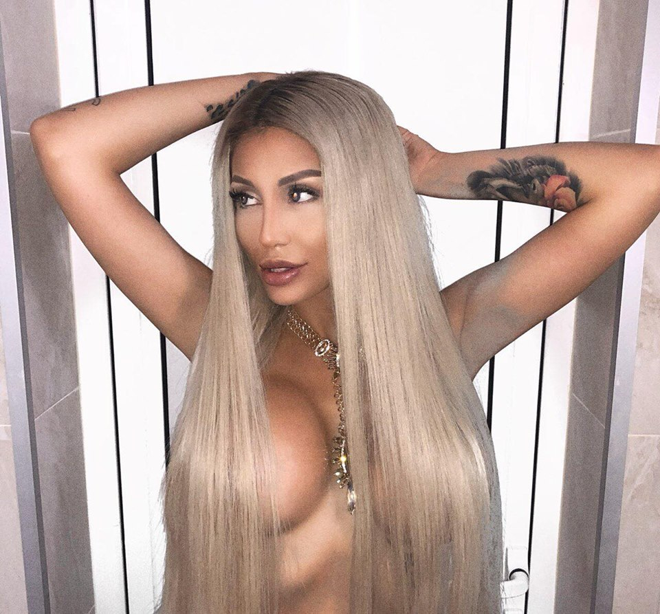 В ранни зори Джулиана Гани взриви мрежата с палава СНИМКА (18+)! Награбила пищния си бюст лежи до голия...