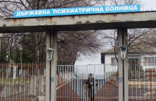 И това е България! Клетник гладува самотен в къща без ток и вода