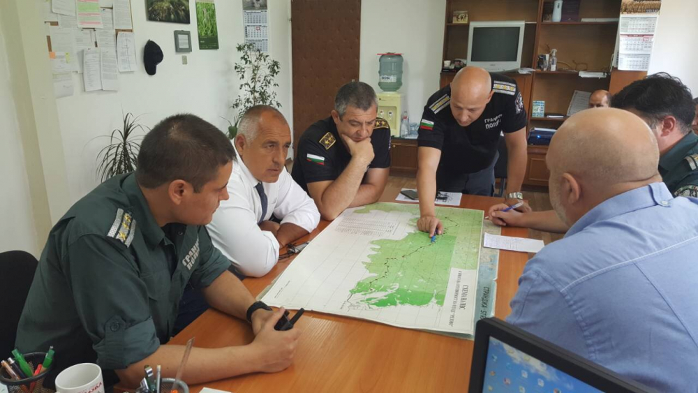 Първи СНИМКИ от Борисов на границата с Турция