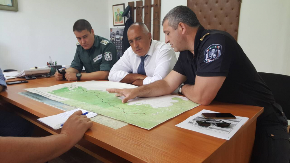 Първи СНИМКИ от Борисов на границата с Турция