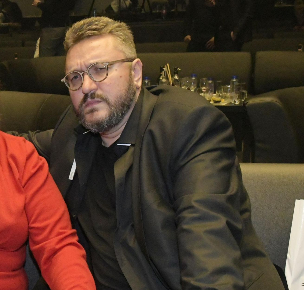 Мошеник завъртя на малкия си пръст Мартин Карбовски и екипа му 